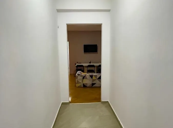 Great View, 2 Bdr Ap In Center Very Close To Old Town Boekarest